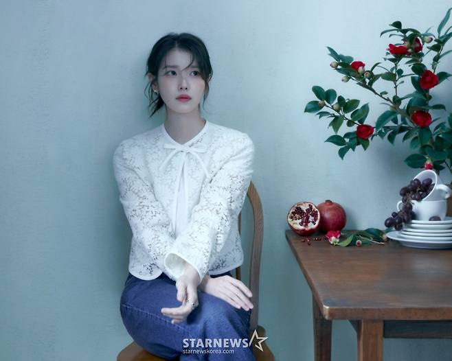 넷플릭스 오리지널 시리즈 '폭싹 속았수다'의 주연배우 아이유가 2일 진행된 라운드 인터뷰를 위해 포즈를 취하고 있다. /사진제공=넷플릭스 2025.04.02 /사진=이동훈 photoguy@