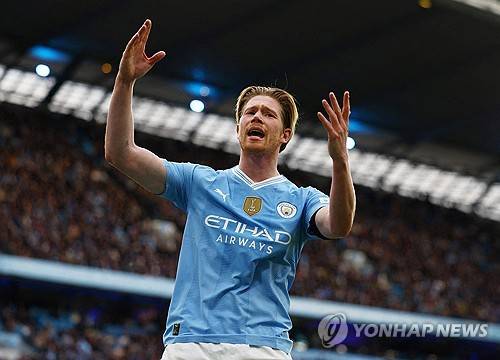 영국 공영방송 BBC는 4일(한국시간) 케빈 더브라위너가 이번 시즌이 끝나고 계약이 만료되면 맨체스터 시티를 떠나는 게 확정됐다고 보도했다. 2015년부터 맨시티에서 뛴 벨기에 미드필더 더브라위너는 지금까지 413경기에 출전해 106골 174도움을 기록했다. 맨시티 레전드인 더브라위너는 자신의 사회관계망서비스(SNS)를 통해 시즌이 끝나면 클럽을 떠날 생각이라고 팬들에게 발표했다. 연합뉴스