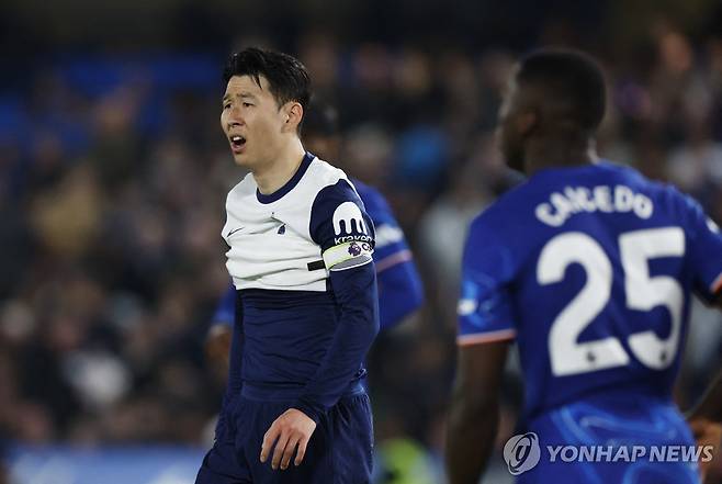 아쉬워하는 손흥민 [로이터=연합뉴스]