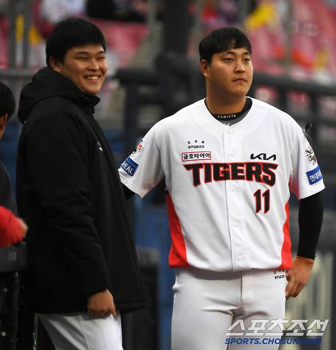 형이 웃으니깐 기분이 좋아진 착한 동생 최지민.