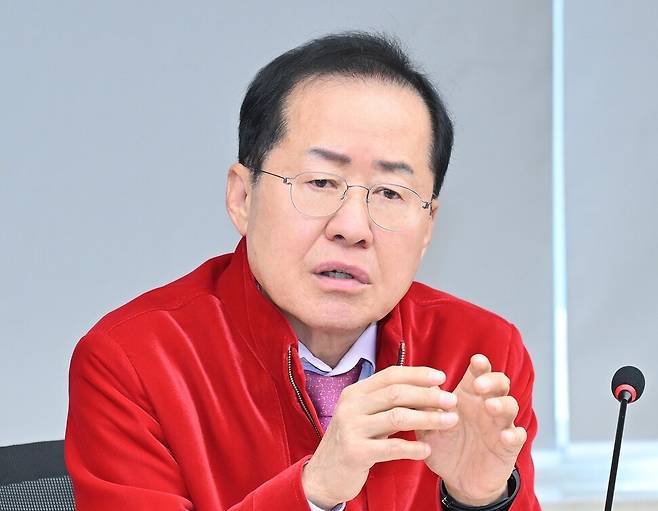 홍준표 대구시장이 지난 18일 대구시 간부회의에서 발언하고 있다. 대구시 제공