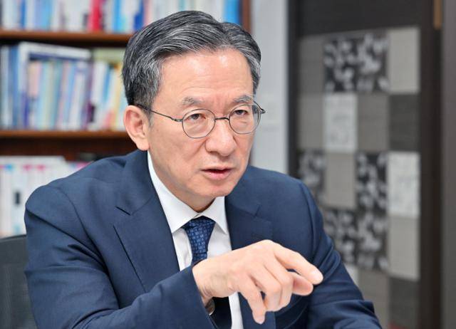 정성호 더불어민주당 의원이 지난해 10월 한국일보와 인터뷰를 하고 있다. 홍인기 기자