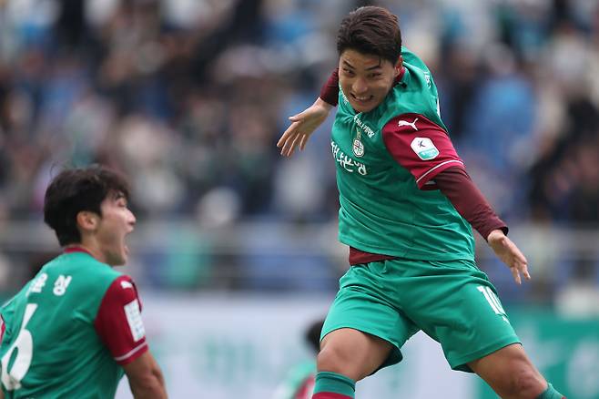 대전 주민규(오른쪽)가 수원FC전 득점 후 세리머니를 펼치고 있다. 사진=프로축구연맹