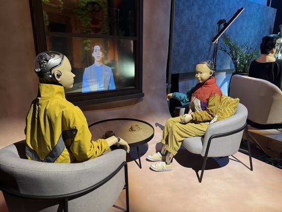 지난달 26일 일본 오사카 엑스포의 시그니처관인 생명의 미래관. AI(인공지능)과 안드로이드로 꾸며진 이 곳에서는 인간과의 공생을 테마로 한 전시가 눈길을 끌었다. 김현예 특파원