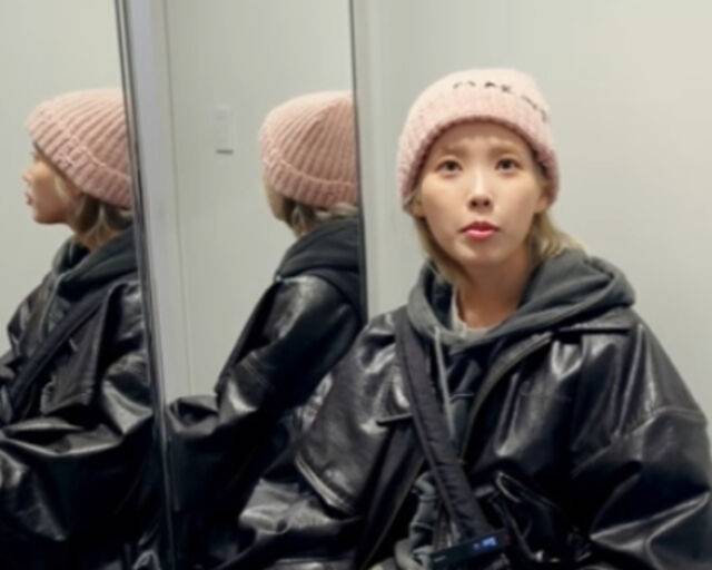 아이유가 남동생과 쇼핑을 하고 있다. / 유튜브 '이지금' 캡처