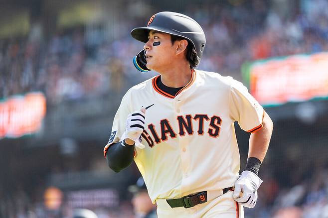 ▲ 이정후는 8-8로 맞선 7회 2사 만루에서 장타성 타구를 잡아 냈다. 이 장면을 보고 현지 방송 중계진은 "이정후가 경기를 구했다"고 말했고 'Play of the Game'에도 선정됐다. ⓒ연합뉴스