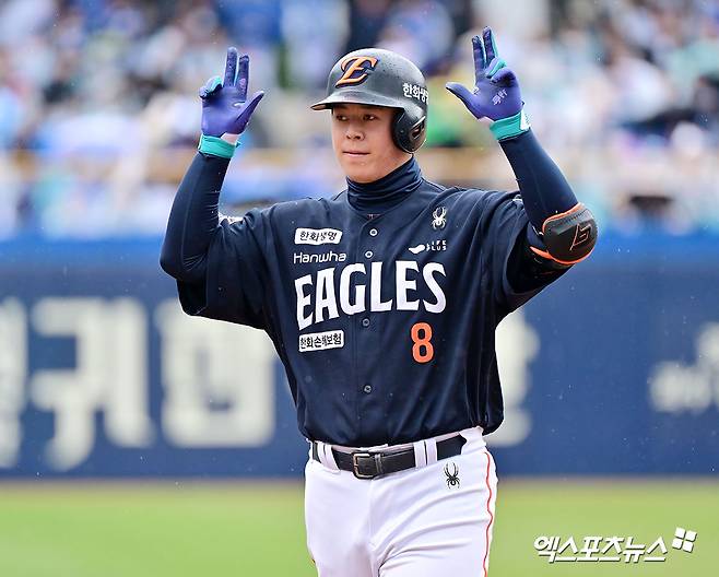 5일 오후 대구삼성라이온즈파크에서 열린 '2025 신한 SOL Bank KBO리그' 한화 이글스와 삼성 라이온즈의 경기, 3회초 2사 1,2루 한화 노시환이 동점 적시타를 날린 후 기뻐하고 있다. 대구, 김한준 기자