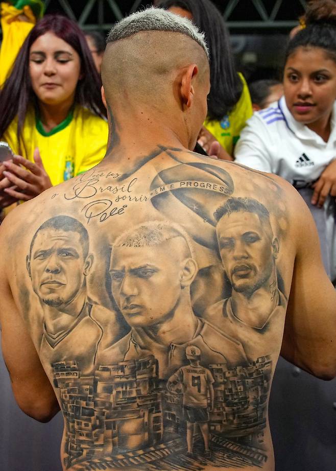 [스포츠조선 강우진 기자]손흥민도 한숨을 쉴만한 엄청난 하락이다. 히샬리송의 선수 가치가 바닥으로 떨어졌다. 다니엘 레비 토트넘 회장도 결국 손실을 감수할 것으로 보인다. 히샬리송을 저렴한 가격에라도 팔겠다는 의지를 보였다. 영국 토트넘홋스퍼뉴스는 5일(한국시각) '다니엘 레비 토트넘 회장이 히샬리송의 이적과 관련해 상당한 손실을 감수할 수 있다는 소식이 전해졌다'고 보도했다. 사진=SNS