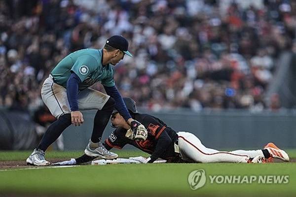 3루 도루에 성공한 이정후. ⓒ연합뉴스 AFP