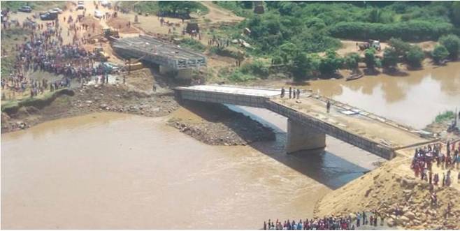 2017년 6월 중국철도그룹 산하 국유기업이 케냐 서부 부시아 지역에 짓고 있던 시기리교의 중간 상판이 무너지는 사고가 일어났다. /Nation Media Group