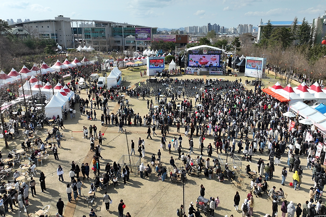 논산 딸기축제 전경 [사진 = 논산시]