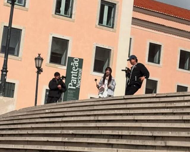 토롱이가 시즌3 촬영 중 안유진을 카메라에 담았다. / 토롱이 SNS 캡처