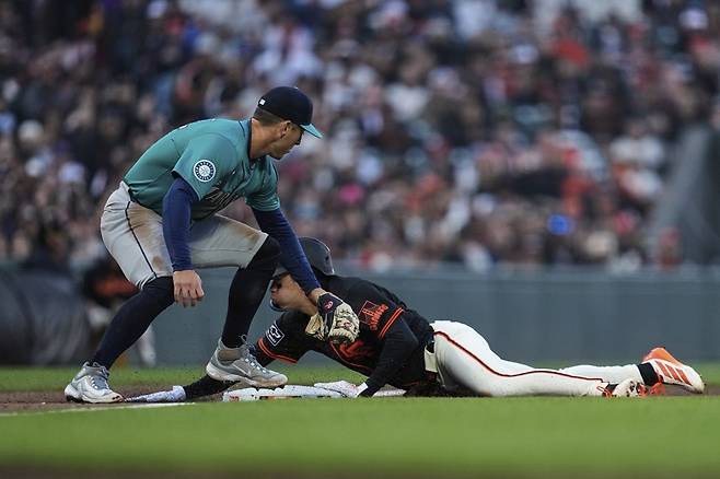 ▲ 이정후가 3루 베이스를 훔쳤다 ⓒ 연합뉴스/AP