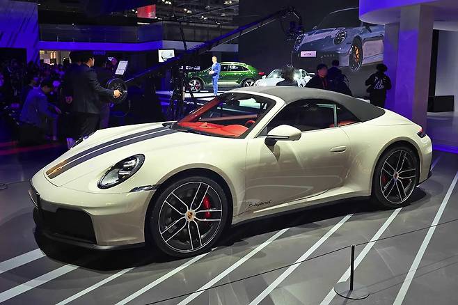 포르쉐 신형 911 카레라 4 GTS