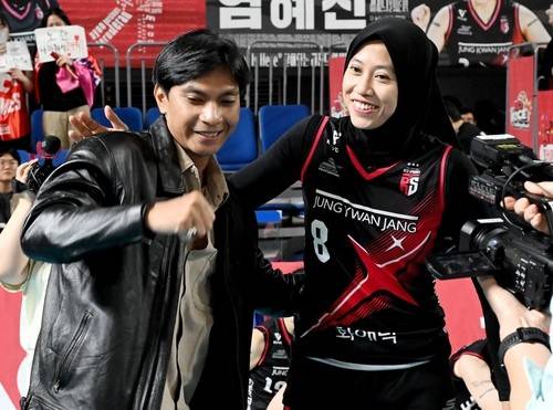 정관장 메가(오른쪽)와 남자친구 디오 노반드라 [한국배구연맹 제공. 재판매 및 DB 금지]