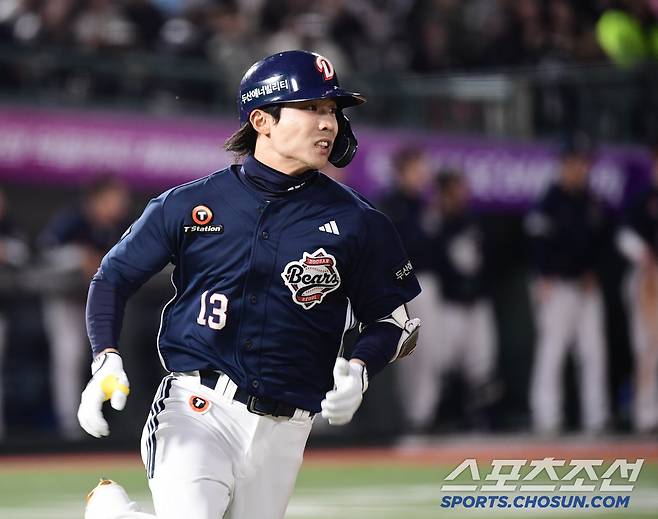 4일 부산 사직야구장에서 열리는 KBO리그 롯데와 두산의 경기. 7회 1사 1, 2루. 2타점 3루타를 날린 이유찬. 부산=송정헌 기자songs@sportschosun.com/2025.04.04/