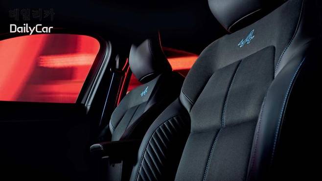 2026년형 르노 아르카나 에스프리 알핀(esprit Alpine) (마이크로 화이버 시트)