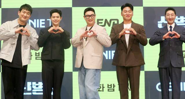 배우 남태우(왼쪽부터) 김동준 김민호 오대환 김현규가 7일 오후 서울 구로구 신도림 더 세인트에서 열린 지니 TV 오리지널 드라마 '신병3' 제작발표회에서 포즈를 취하고 있다. 뉴시스