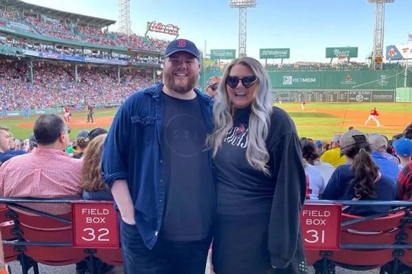 감량 전 톰 캐럴(34)이 아내와 함께 찍은 사진./사진=뉴욕 포스트