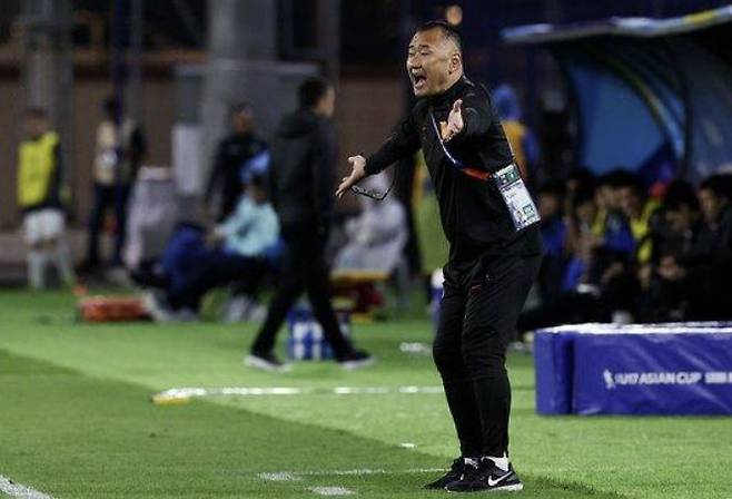 우에무라 겐이치(일본) 중국 U-17 축구대표팀 감독. 사진=시나스포츠