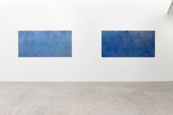 이진우는 이번 대구 리안갤러리에서 열린 개인전에서 푸른색 작품도 선보였다. [사진 리안갤러리]