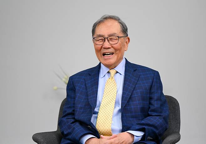 미국 청소용역회사 GBM을 설립하고 46년간 공화당을 후원한 박선근 한미우호협회장이 지난 1일 국민일보와의 인터뷰에서 자신의 신앙에 대해 이야기하고 있다. 신석현 포토그래퍼