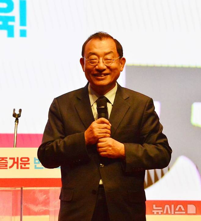 [청주=뉴시스] 서주영 기자 = 21일 충북 청주시 CJB미디어센터에서 열린 국민의힘 충북도당 당원교육 현장에서 이정현 전 새누리당 대표가 발언하고 있다. 2024.11.21. juyeong@newsis.com