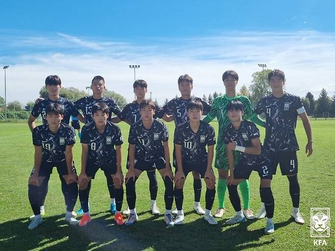 [서울=뉴시스] 2024 크로아티아 해외 친선대회에 출전했던 배승균(윗줄 왼쪽에서 3번째). (사진=대한축구협회 제공) *재판매 및 DB 금지