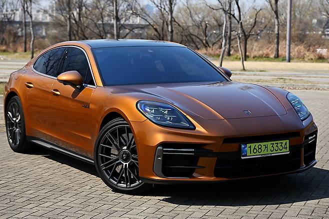 포르쉐 파나메라 터보 E-하이브리드. 사진 김학수 기자