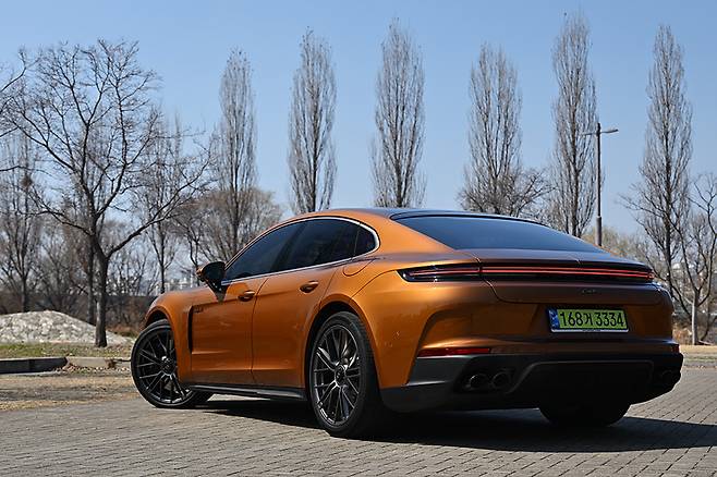 포르쉐 파나메라 터보 E-하이브리드. 사진 김학수 기자