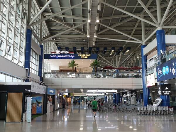 올해 하계시즌 청주국제공항에서 출발하는 국제선은 일본, 중국 노선으로의 증가가 두드러진다. 사진은 청주국제공항 출국장 풍경 / 여행신문 CB