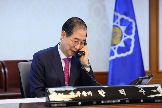 한덕수 대통령 권한대행 국무총리가 8일 정부서울청사에서 도널드 트럼프 미국 대통령과 통화하고 있다. 
(사진=국무총리실 제공)