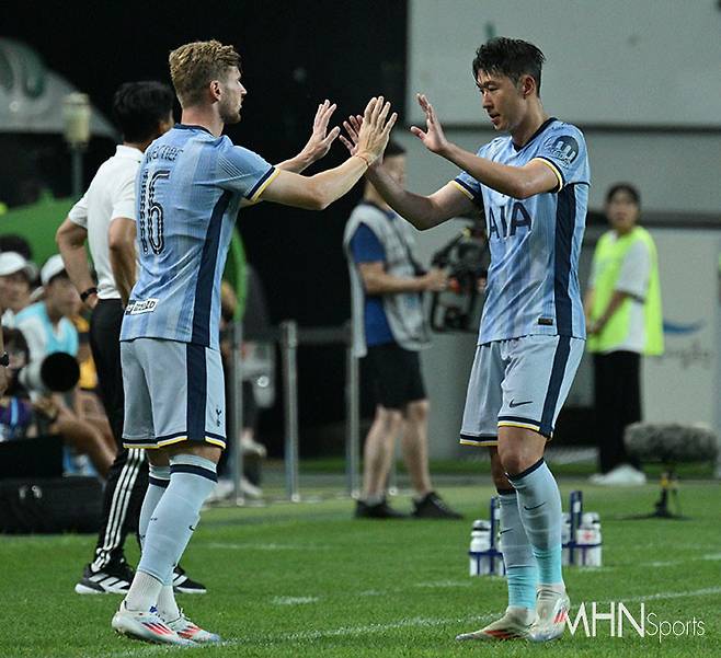 토트넘의 손흥민(오른쪽)과 티모 베르너