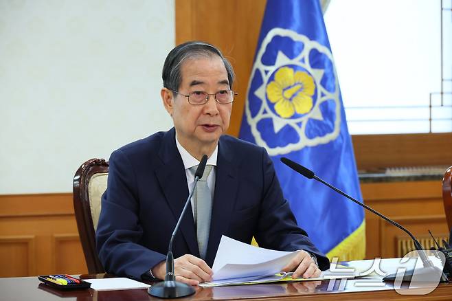 한덕수 대통령 권한대행 국무총리가 4일 서울 종로구 정부서울청사에서 열린 긴급 국무위원 간담회에서 발언을 하고 있다. (총리실 제공, 재판매 및 DB 금지) 2025.4.4/뉴스1 ⓒ News1 임세영 기자