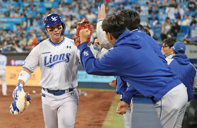 삼성 라이온즈 박병호가 8일 열린 2025 KBO리그 대구 SSG 랜더스전에서 4회말 시즌 5호 홈런을 터뜨려 홈런 부문 공동 선두에 올랐다. (삼성 라이온즈 제공)