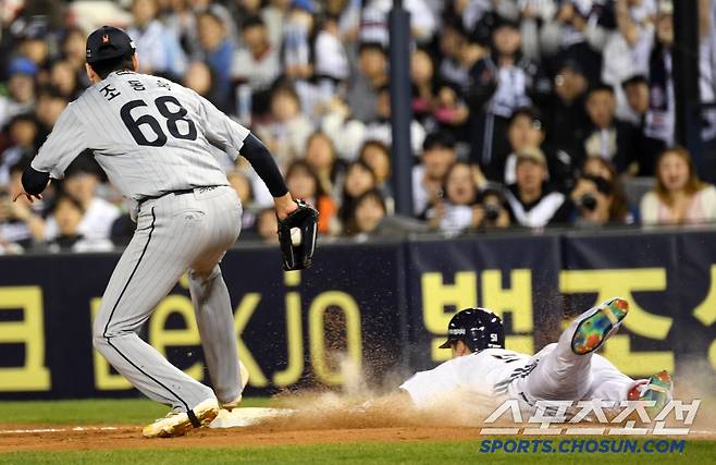 8일 잠실구장에서 열린 두산 베어스와 한화 이글스의 경기. 5회말 두산 조수행이 타격 후 1루를 향해 몸을 날리고 있다. 잠실=박재만 기자 pjm@sportschosun.com/2025.04.08/