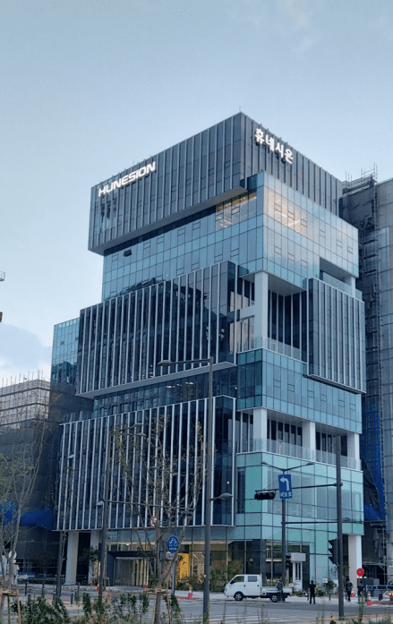 고덕비즈밸리에 소재한 휴네시온타워_전경.