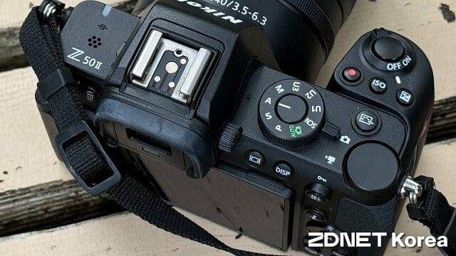 사진 스타일을 빨리 불러올 수 있는 '픽처 컨트롤 버튼'을 추가했다. (사진=지디넷코리아)