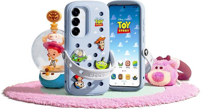 갤럭시 S25 크록스 토이스토리 에디션 제품 이미지. /KT 제공