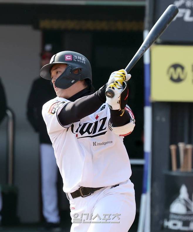 11일 오후 수원 KT위즈파크에서 열린 2025 프로야구 시범경기 키움과 KT의 경기. KT 문상철. 수원=정시종 기자 capa@edaily.co.kr /2025.03.11.