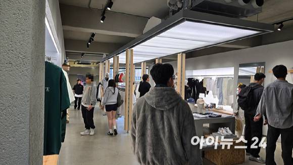 8일 서울 성수동 뉴발란스 성수 플래그십 스토어 모습. [사진=진광찬 기자]