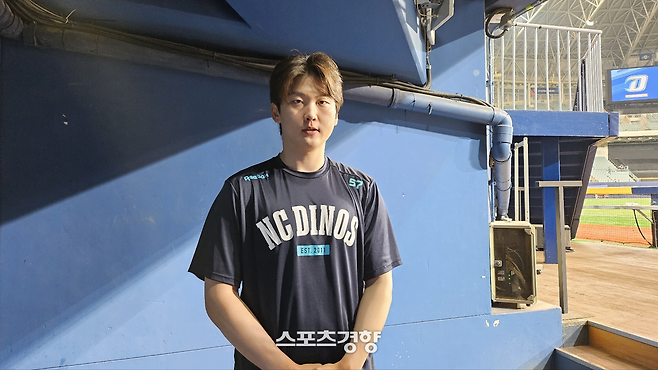 NC 전사민이 지난 6일 고척 키움전 프로 첫 승 후 소감을 밝히고 있다.