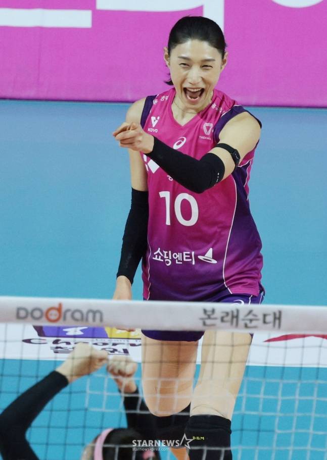 득점 후 기뻐하는 김연경. /사진=김진경 대기자