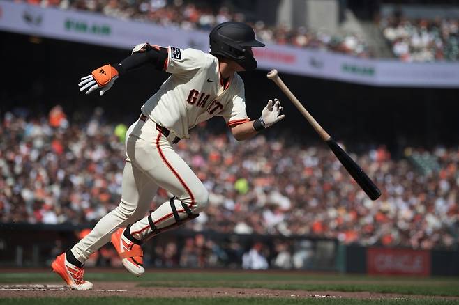 샌프란시스코 자이언츠 외야수 이정후가 8일 미국 캘리포니아주 샌프란시스코의 오라클파크에서 열린 2025 미국프로야구 메이저리그 신시내티 레즈와의 홈경기에 3번타자 겸 중견수로 선발 출전해 4타수 1안타를 기록하면서 8경기 연속 안타 행진을 이어갔다. AP 연합뉴스