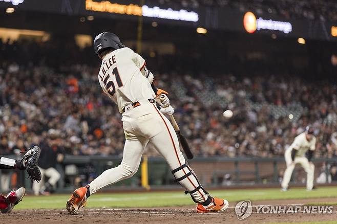 이정후의 유려한 스윙 [AP=연합뉴스]