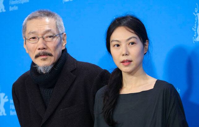지난 2022년 독일 베를린에서 열린 제72회 베를린국제영화제 시상식에 참석한 홍상수 감독과 배우 김민희.(사진=뉴시스)