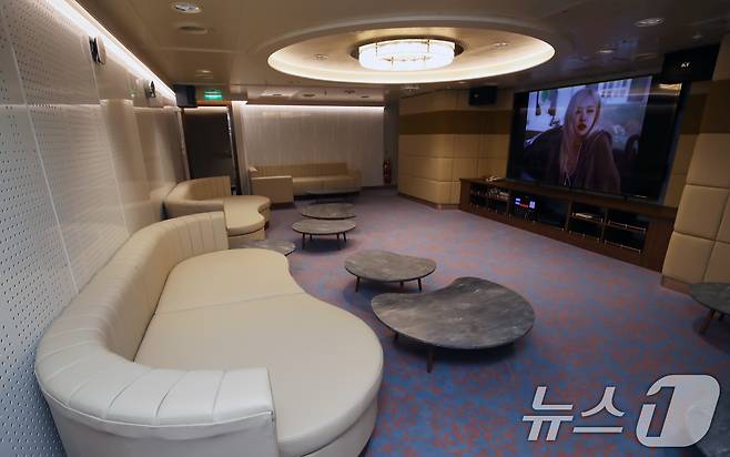 9일 부산 영도구 대선조선 영도조선소에서 '팬스타 미라클호' 명명식이 열린 가운데 미라클호 내 세미나 룸이 보이고 있다. 2025.4.9/뉴스1 ⓒ News1 윤일지 기자