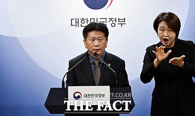 교비를 사적으로 유용한 모 학교법인 전임 이사장이 국민권익위원회(권익위)에 적발됐다. 권익위는 이사장을 횡령과 업무상 배임, 사립학교법 위반 혐의로 감독기관과 대검찰청에 이첩했다. /임영무 기자