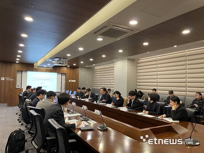 중소벤처기업부와 중소기업기술정보진흥원 부설 스마트제조혁신추진단이 9일 서울역 인근 서울스퀘어에서 '스마트제조 정책혁신 라운드테이블'을 개최했다.(사진=박윤호 기자)