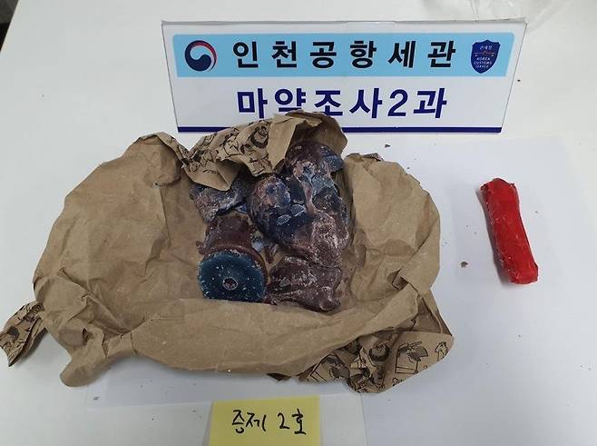 0003627096_001_20250409144309265.jpg 사람 물어뜯는 ‘좀비마약’, 양초 속 숨겨 들여온 외국인 체포